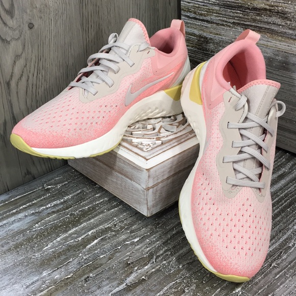 Nike Shoes - NIKE WMNS ODYSSEY REACT desert sand/sail
